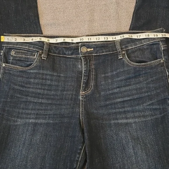 Kut from the Kloth Catherine Boyfriend Jeans, Size 16 - Picture 10 of 14